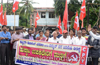 CPI(M) pickets MESCOM office near Nehru Maidan